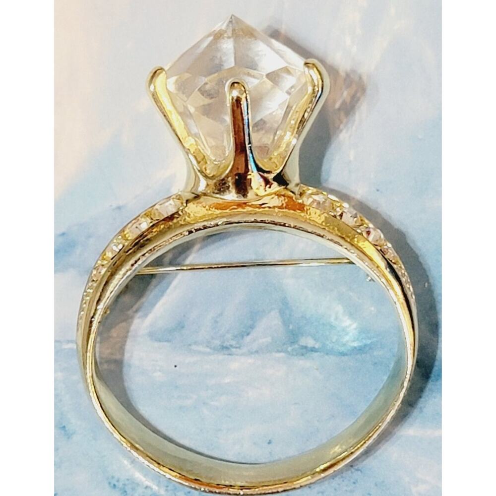 Vintage AJC Engagement Ring Brooch Pin Faux Diamond‎ Kitsch Gold Tone 2.5" go-17